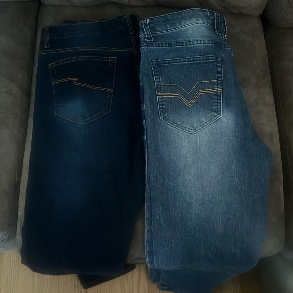 2 pairs of men’s jeans